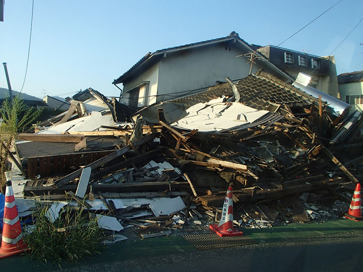 阪神淡路大震災で10万棟の住宅が倒壊した原因と、その悲劇を生まないための教訓