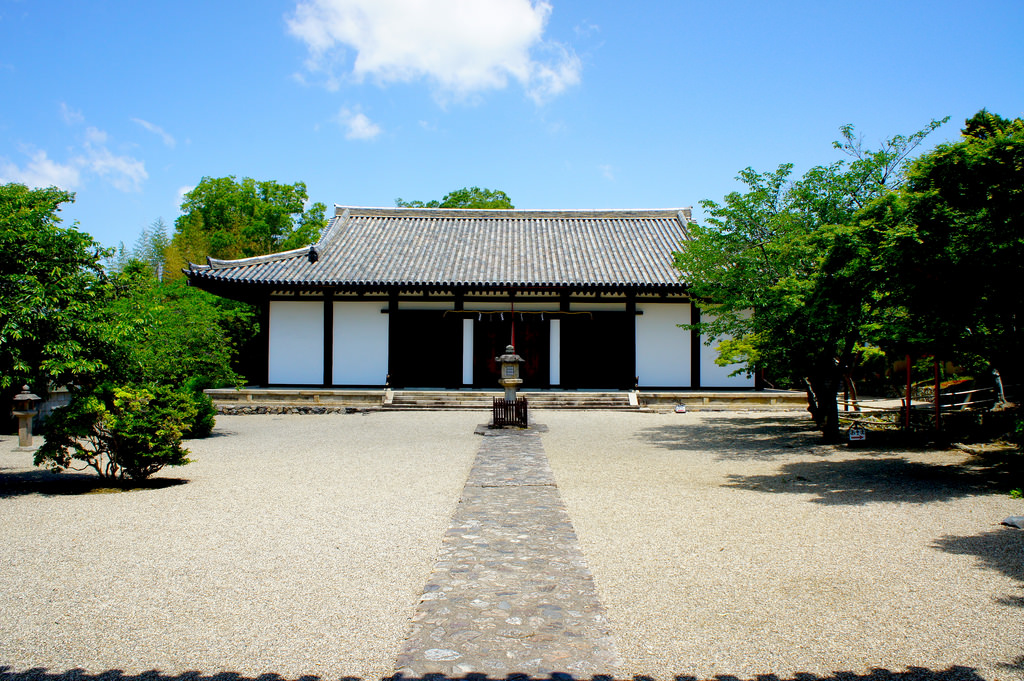 奈良を訪れるなら天平時代の素朴な本堂で薬師如来を守る十二神将は必見～新薬師寺